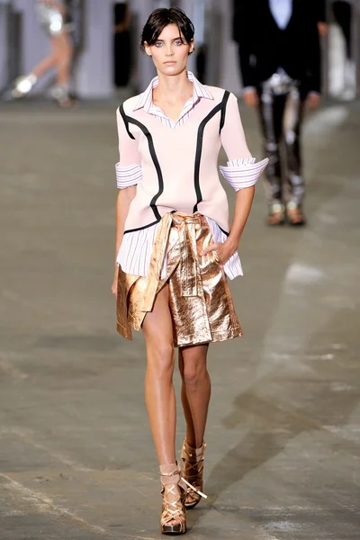 Look 10